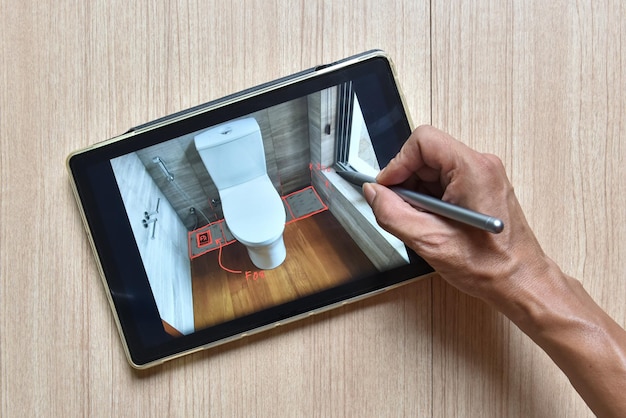 Una tableta que muestra un boceto a mano de detalles de diseño de dibujo arquitectónico con bolígrafos digitales