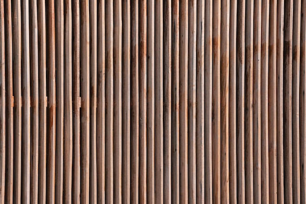 Tablón de madera de madera grunge degradado sobre fondo de pared