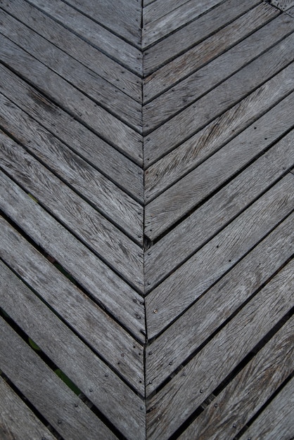 Tablones viejos para uso como pasarelas, puentes de madera, pasarelas de madera.