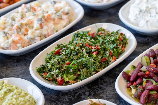 Taboulé-Vorspeise Meze der traditionellen türkischen und arabischen Küche Snackmahlzeit, die neben dem Hauptgang serviert wird Natürliche vegetarische Kost Lokaler Name Taboule-Mezze