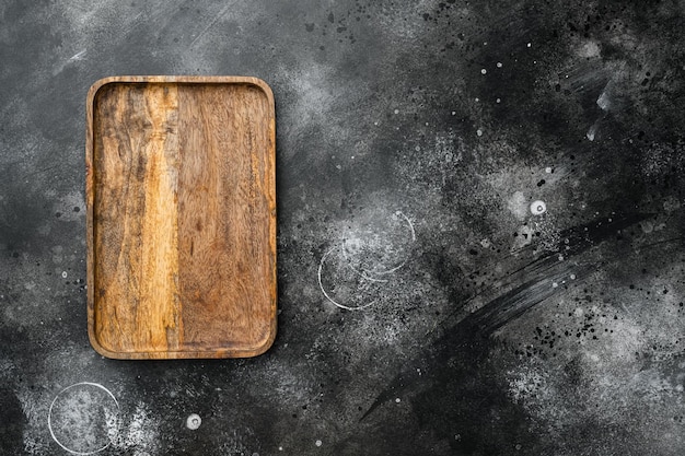 Tábua de corte rústica para vista superior de comida plana com espaço de cópia para texto ou seu produto no fundo da mesa de pedra escura preta