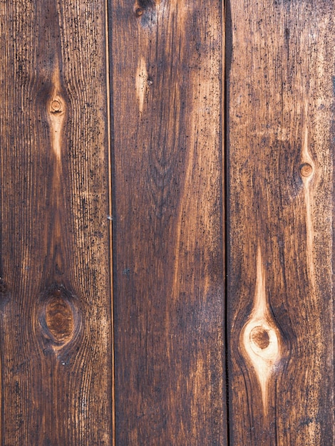 Tábua de madeira velha com algumas manchas de bolor