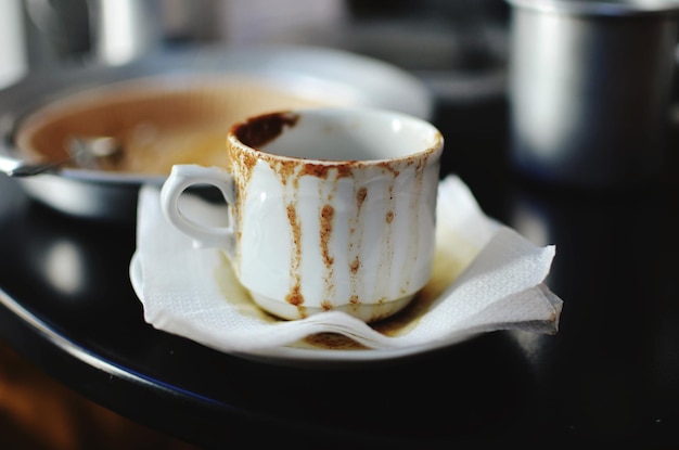 Taça de café suja.