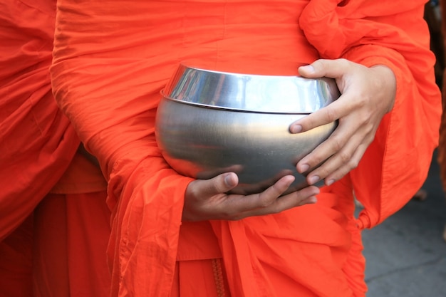 Taça de esmolas do monge budista, tailândia