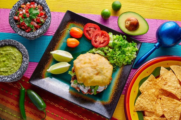 Taco Mexicano Gordita Relleno De Pastor De Carne