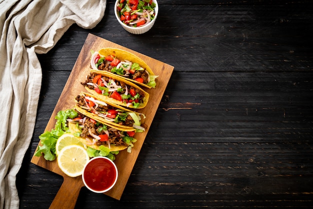 tacos con carne y verduras