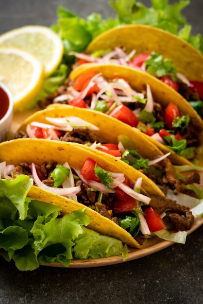 tacos con carne y verduras