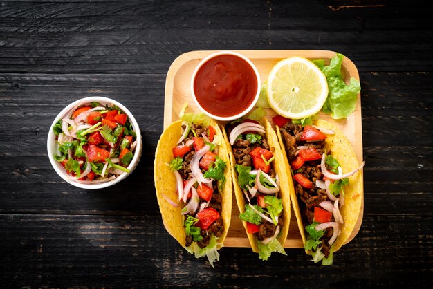 tacos con carne y verduras