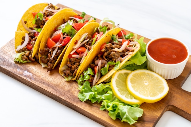 tacos con carne y verduras