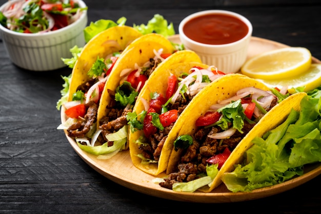 tacos con carne y verduras