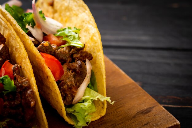 tacos con carne y verduras