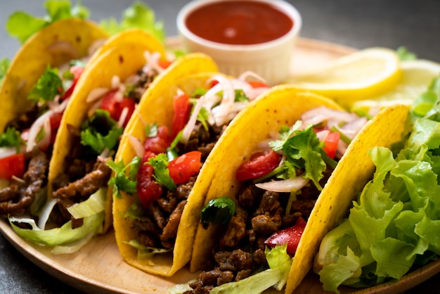 tacos con carne y verduras