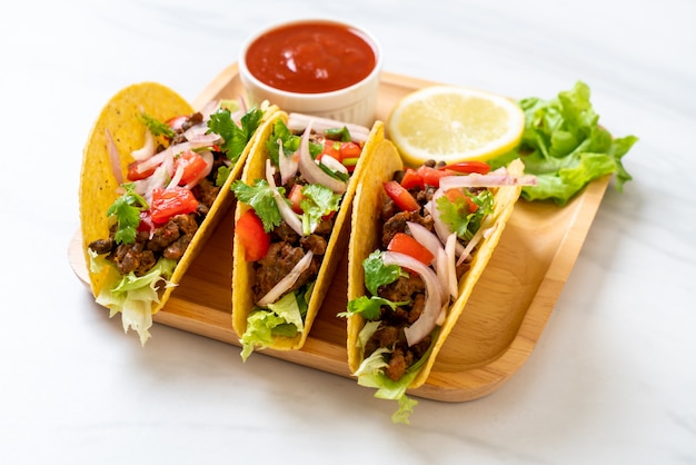 tacos con carne y verduras