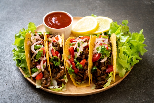 tacos con carne y verduras