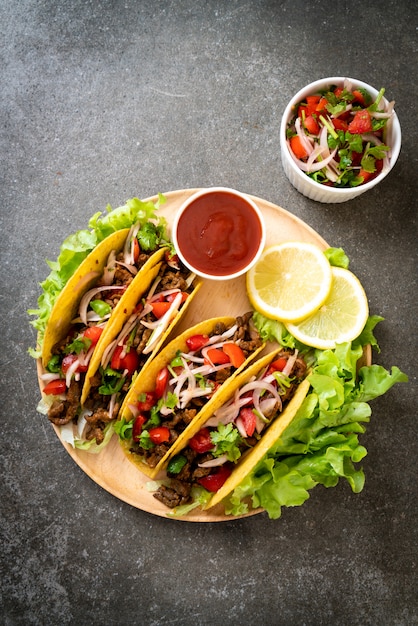 tacos con carne y verduras