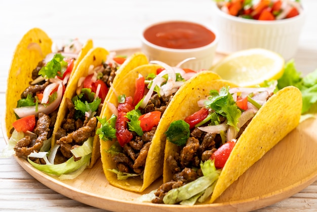 tacos con carne y verduras