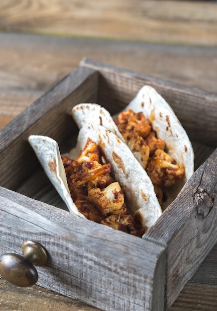 Tacos con coliflor picante