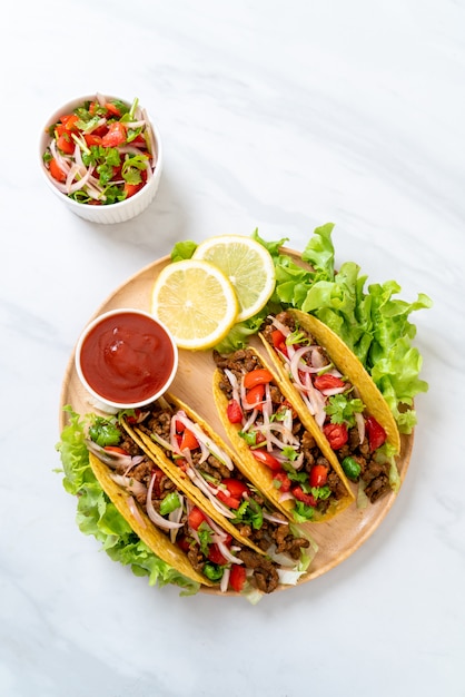 Tacos mit Fleisch und Gemüse