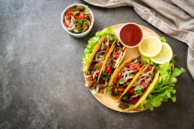 Tacos mit Fleisch und Gemüse