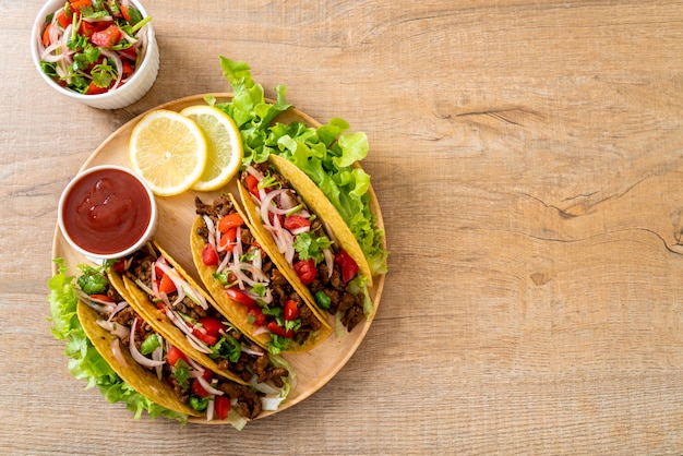 Tacos mit Fleisch und Gemüse