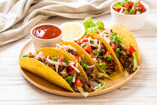 Tacos mit Fleisch und Gemüse