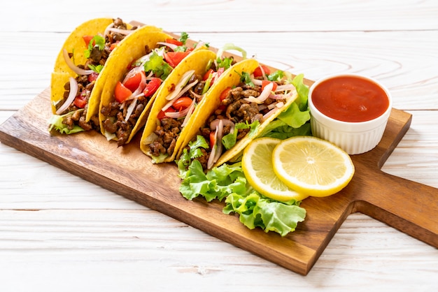 Tacos mit Fleisch und Gemüse