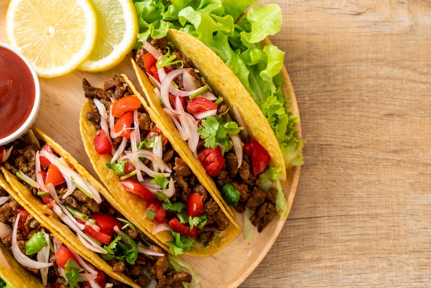 Tacos mit Fleisch und Gemüse