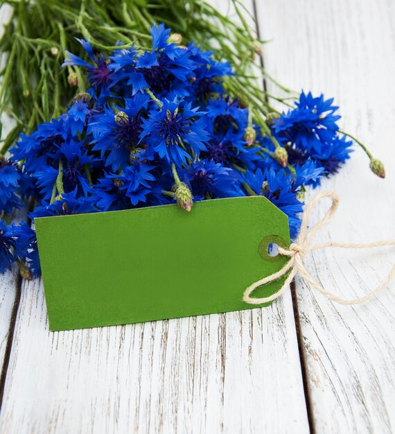 Tag de papel com cornflowers