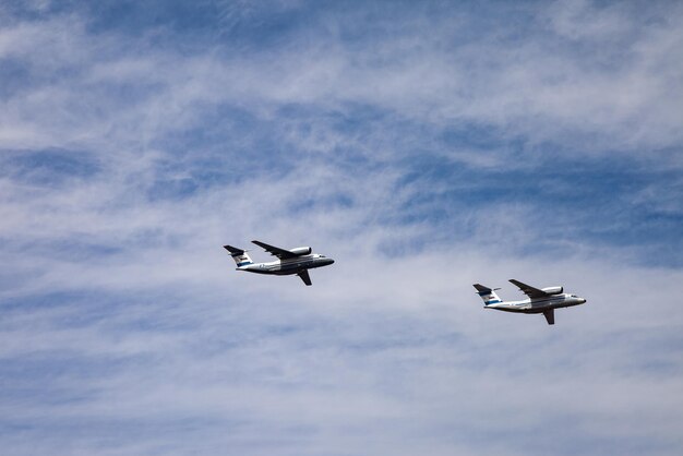 Tag der Marine der russischen Marineparade Marinefliegerei im Himmel Feiertage von Russland