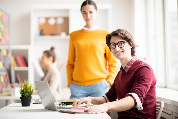 Tag im Büro