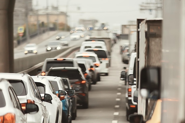 Tag Stau in der Stadt auf der Autobahn Autos / Verkehrskonzept, Stadtverkehr Metropole Blick Landschaft