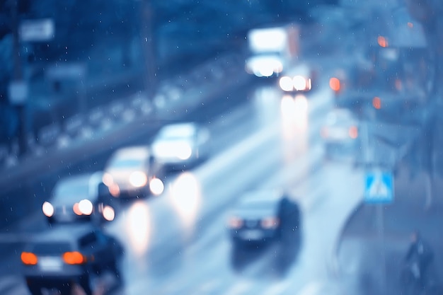 tagesverkehr stau in der stadt auf der autobahn autos / verkehrskonzept, stadtverkehr metropole blick landschaft