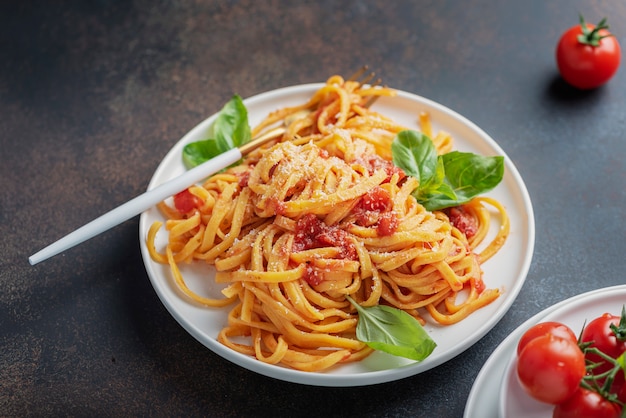 Tagliatelle mit Tomatenwurst