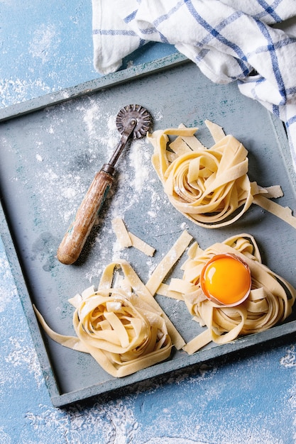 Tagliatelle de pasta fresca hecha en casa