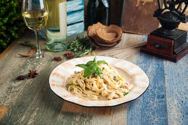 Tagliatelle Pilze cremige Sauce mit Parmesan