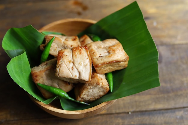 Tahu bacem es comida tradicional de Java Indonesia