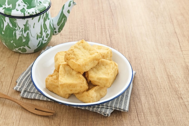 Tahu Goreng ou Fried Tofu, comida tradicional da Indonésia, feita de extrato de soja fermentado.