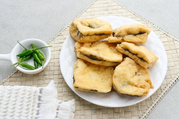 Tahu Petis é típico lanche Semarang javanês tradicional lanche Tofu frito comido com pasta de camarão