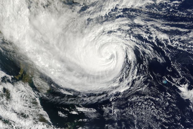 Foto taifun über dem planeten erde. elemente dieses bildes von der nasa geliefert