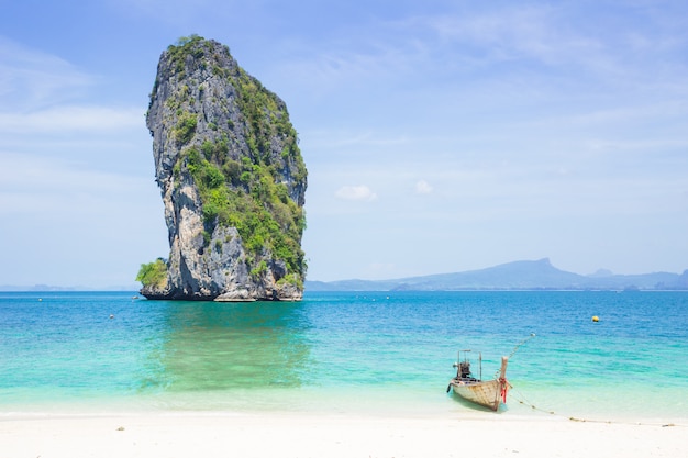 Tailândia mar viajar ilha privada no conceito de temporada de verão com espaço para texto