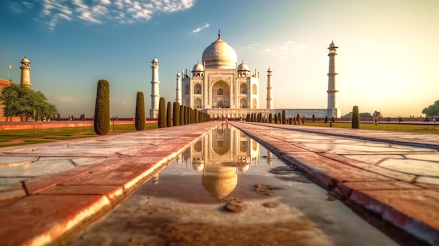 Taj Mahal blanco con un cielo azul.