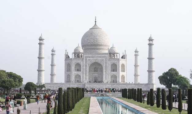 Taj Mahal Das Taj Mahal in der Nähe des Flusses Yamuna ist berühmt für seine eigene Schönheit und eines der Weltwunder