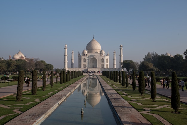 Taj Mahal Scenic A vista da manhã do monumento Taj Mahal. Um local do patrimônio mundial do UNESCO em Agra, Índia.