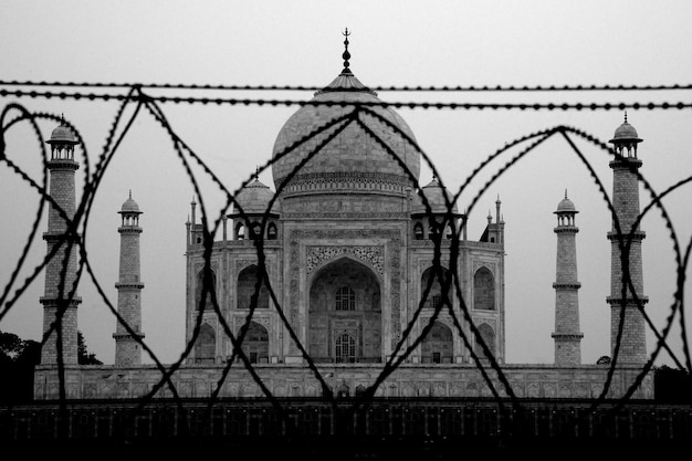 Foto taj mahal visto através da cerca