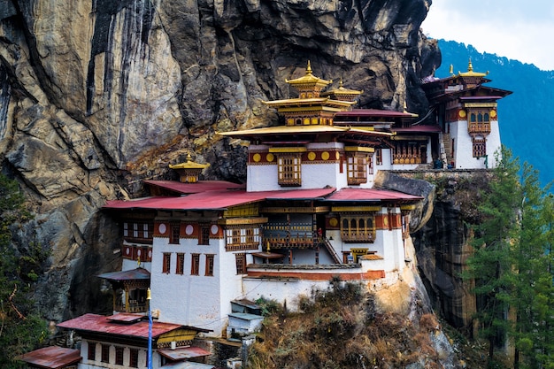 Foto taktsang dzong oder das tigernest in paro bhutan