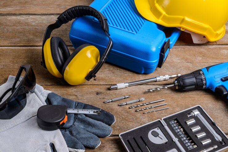 Foto taladro y conjunto de taladro, herramientas, carpintero y seguridad, equipo de protección
