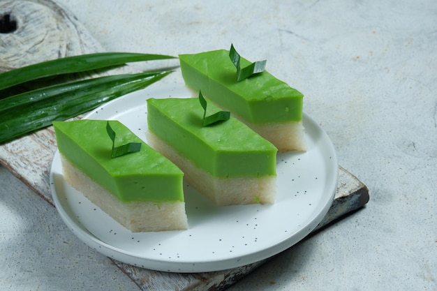 talam ketan pandan Kuih talam o Kuih Seri Muka pastel dulce Nyonya malasio tradicional