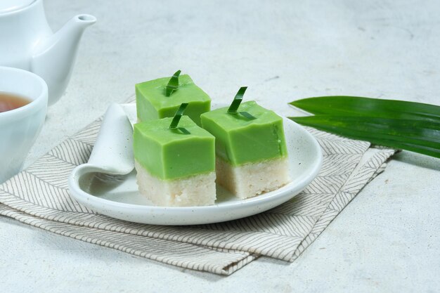 talam ketan pandan Kuih talam ou Kuih Seri Muka bolo doce tradicional malaio Nyonya