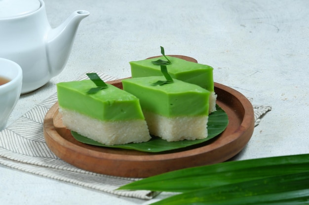 talam ketan pandan Kuih talam ou Kuih Seri Muka bolo doce tradicional malaio Nyonya