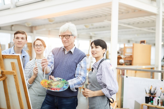 Talentierte Kunststudenten